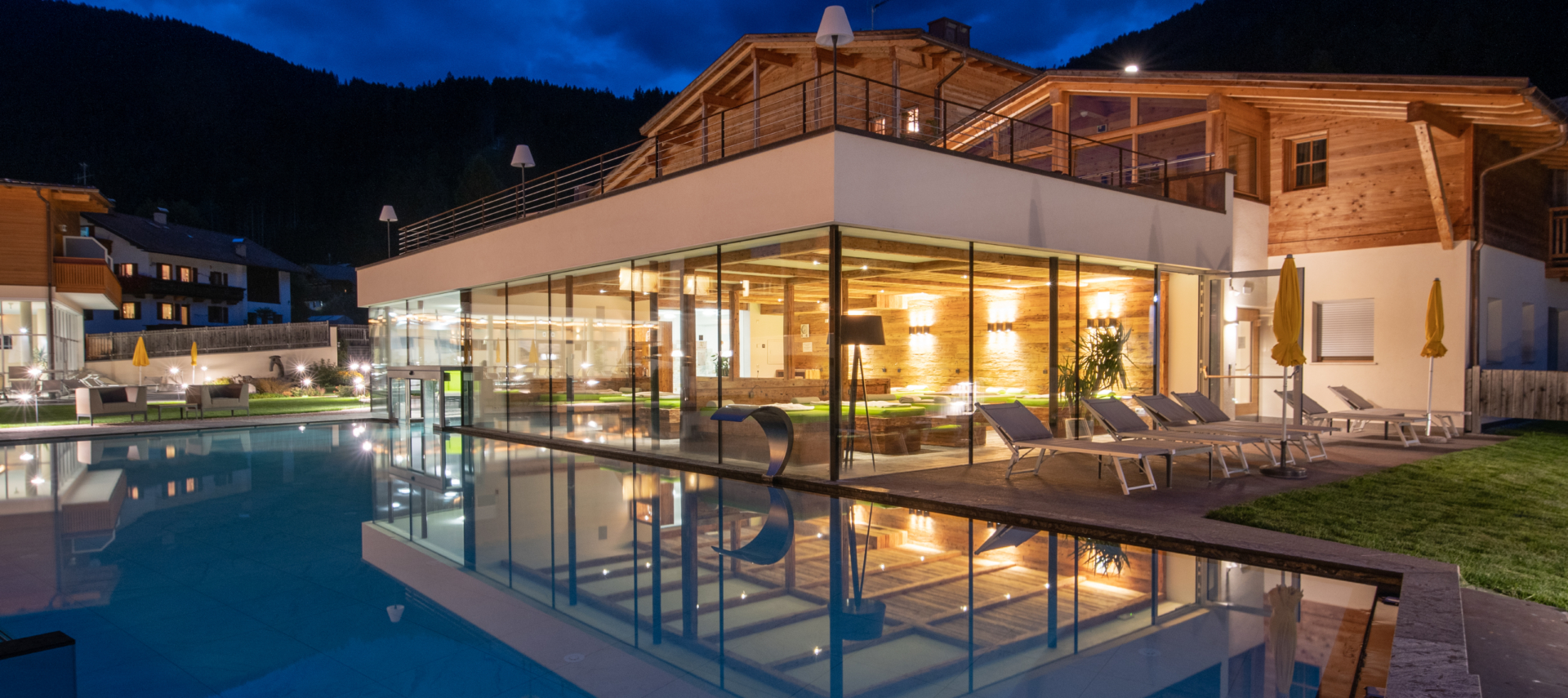 Außenaufnahme bei Nacht Alpine Nature Hotel Stoll
