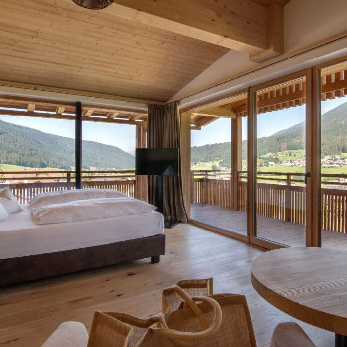 helles Doppelzimmer mit Balkon Alpine Nature Hotel Stoll